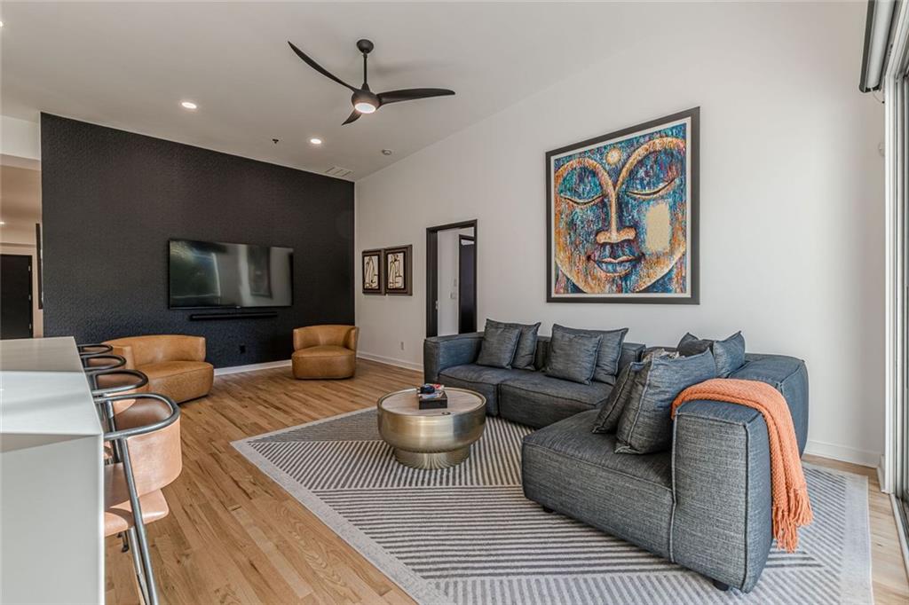 455 Glen Iris Drive NE X