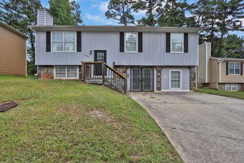 Photo of 5598 Emerald Glen, Stone Mountain, GA 30088 (MLS # 7625024)