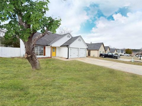 Homes For Sale - 5953 Farmbrook Lane<br/> Rex, GA 30273