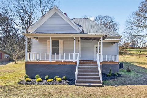 Homes For Sale - 246 Spring Street<br/> Commerce, GA 30529