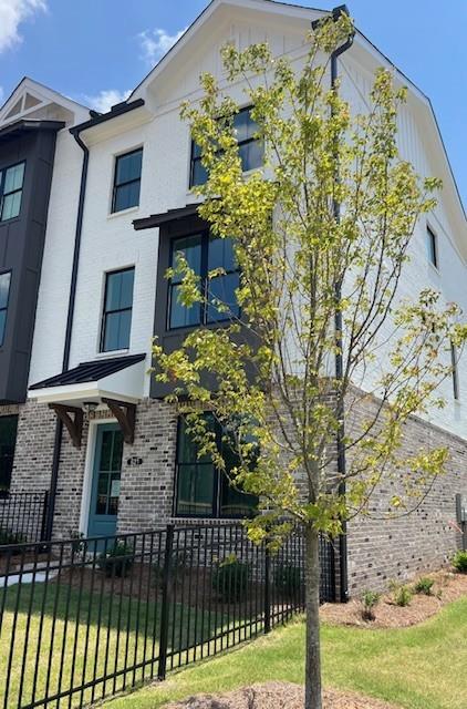 621 Silva Street 124