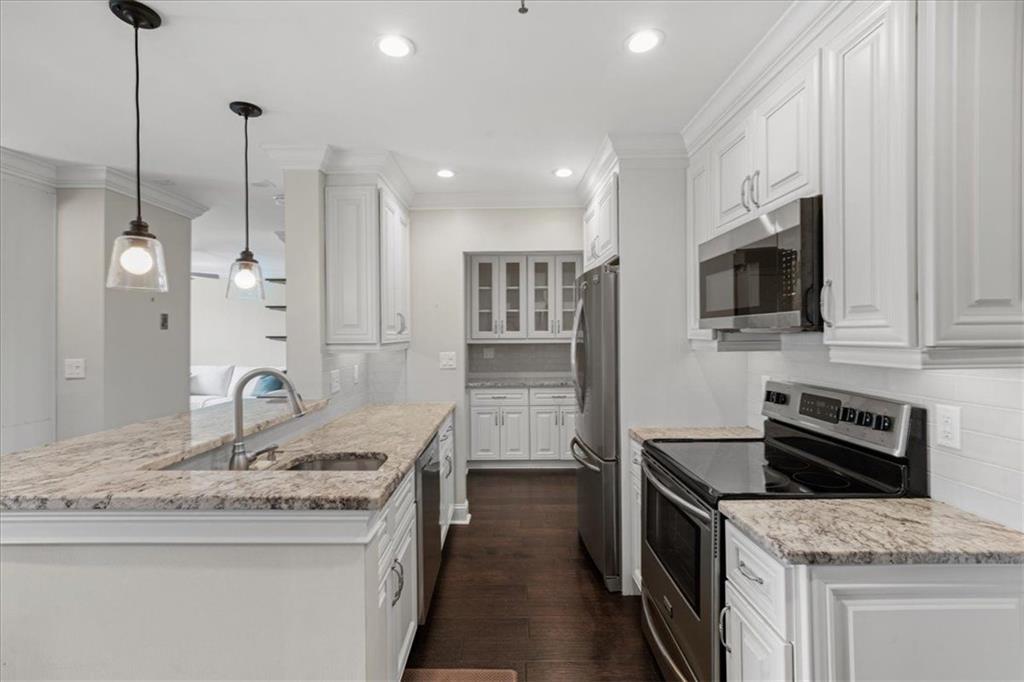 300 Johnson Ferry Road NE B810