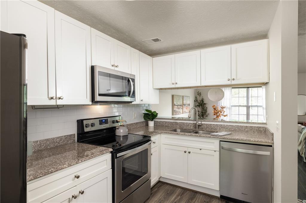 448 Teal Court, Roswell, Georgia image 9