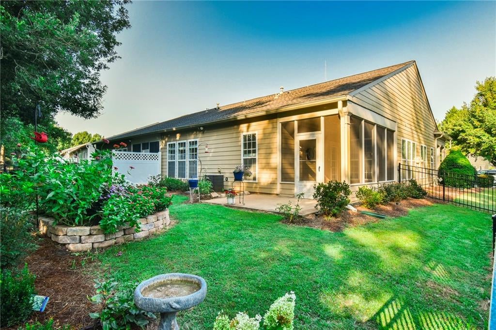 6136 Longleaf Drive