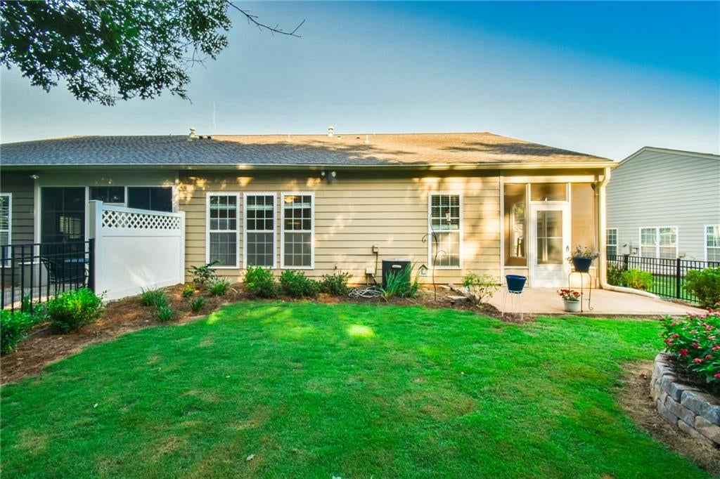 6136 Longleaf Drive