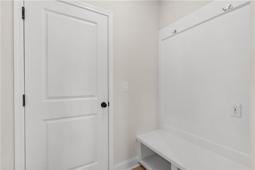 742 Crossroad Court SW