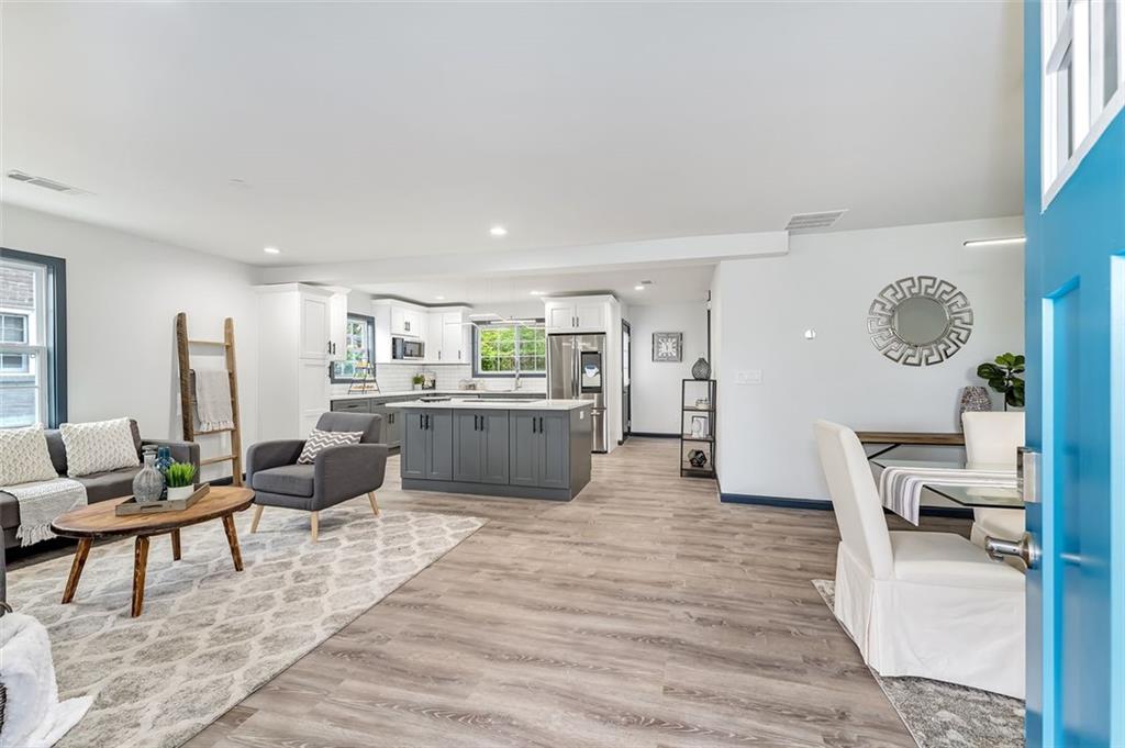 2447 LYNN IRIS Drive