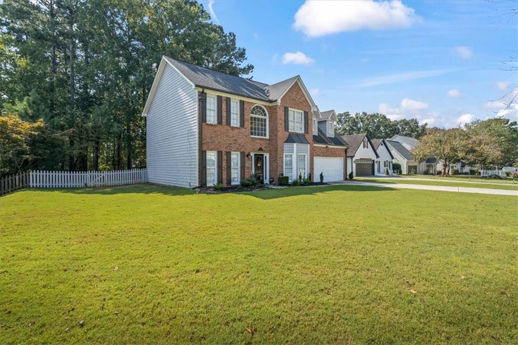 902 Heartwood Circle