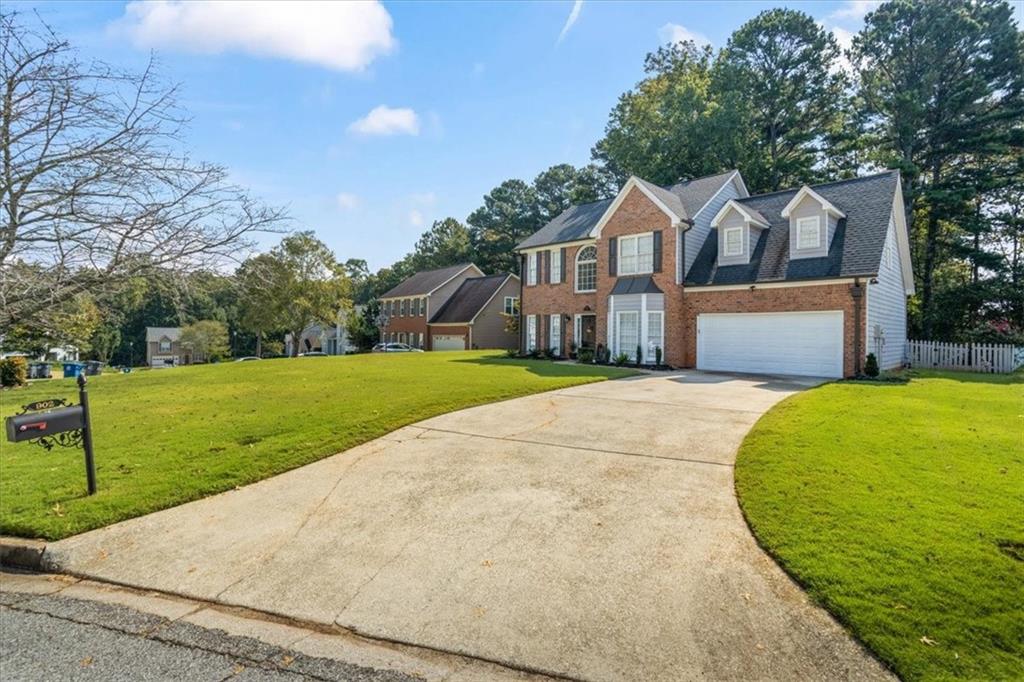 902 Heartwood Circle