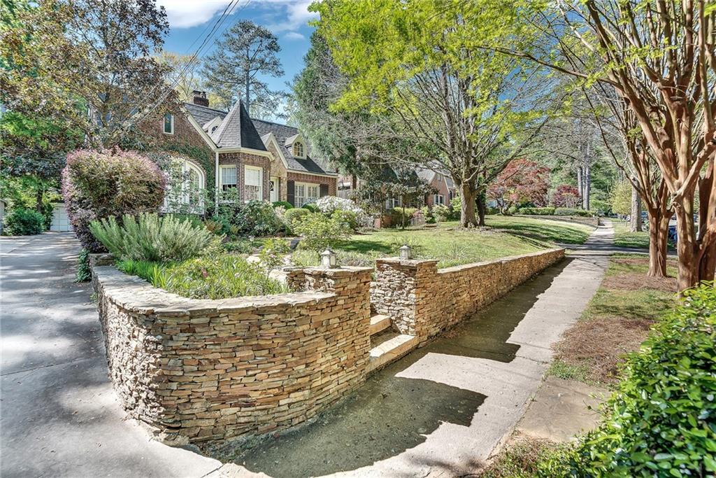 1755 Inverness Avenue NE