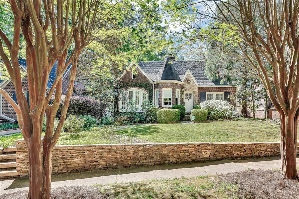 1755 Inverness Avenue NE