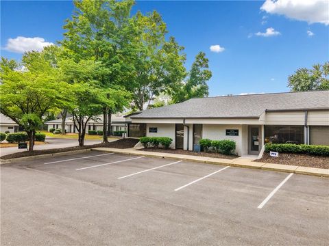 Photo of 600 Houze Way #C4, Roswell, GA 30076 (MLS # 7726087)