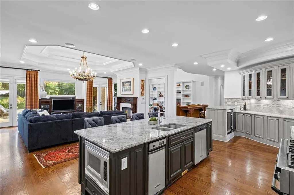 Alpharetta, Georgia 30005, United States, 6 Bedrooms Bedrooms, ,9 BathroomsBathrooms,Residential,Active,189176