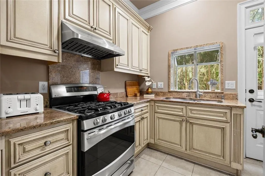 Alpharetta, Georgia 30005, United States, 6 Bedrooms Bedrooms, ,9 BathroomsBathrooms,Residential,Active,189176