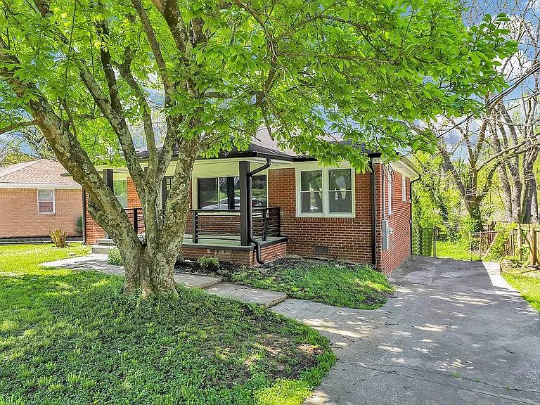 221 Napoleon Drive SW