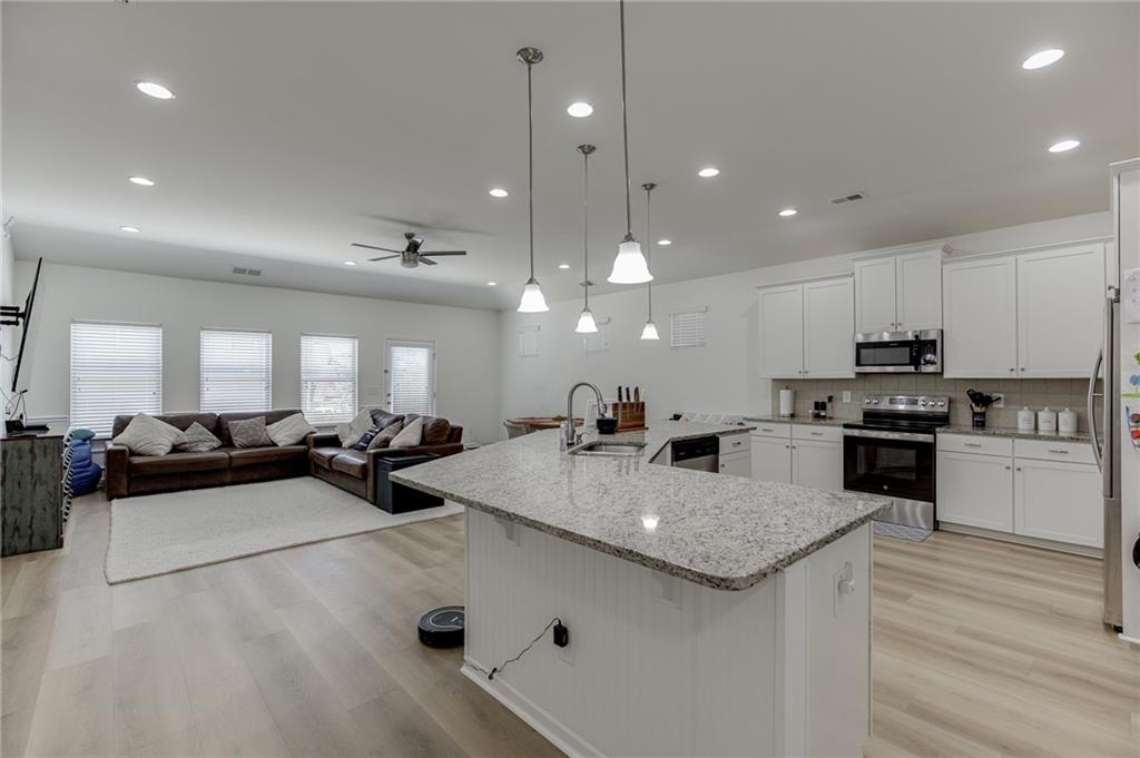 381 Eagles Bluff Way