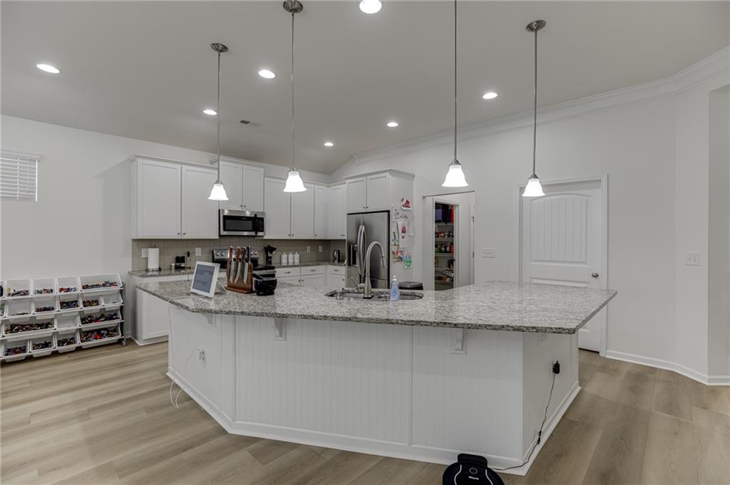 381 Eagles Bluff Way