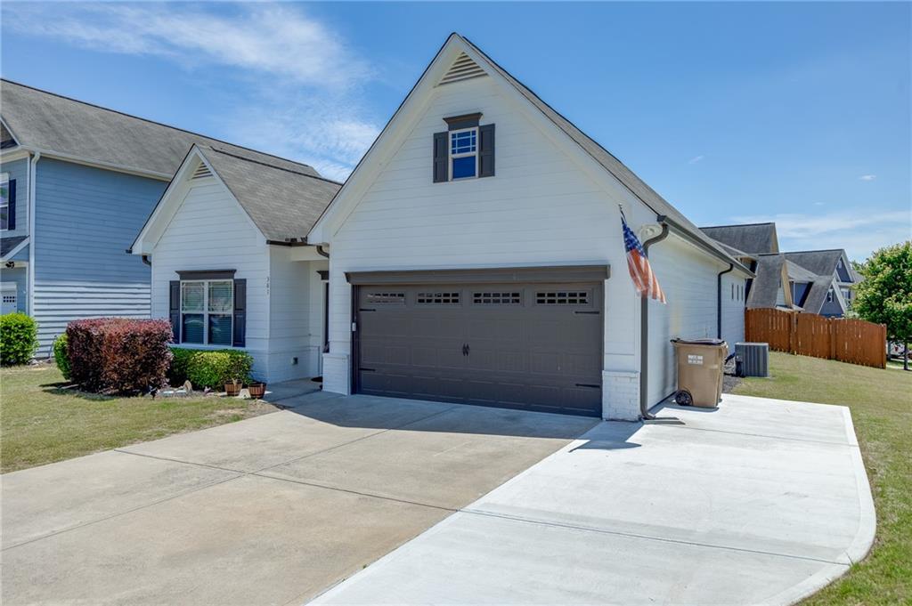 381 Eagles Bluff Way