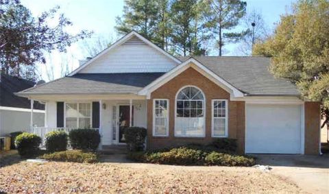 Homes For Sale - 131 Waterford Way<br/> Spalding County, Griffin, GA 30223