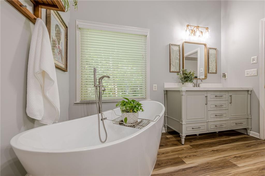7045 Grand View Way, Suwanee, Georgia image 29