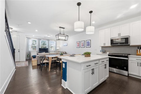 Townhouse For Sale - 1506 Pinedale Crescent #101<br/> Atlanta, GA 30318