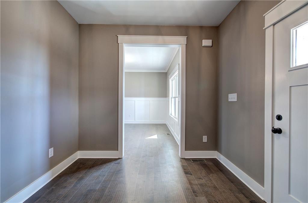 30 Grand Georgian Court NE