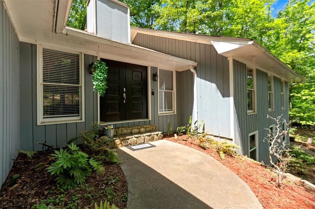 115 Lake Pines Court, Roswell, Georgia image 2