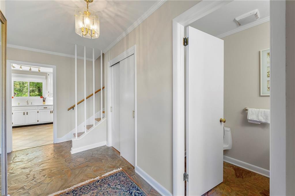 3325 N Embry Circle, Atlanta, Georgia image 4
