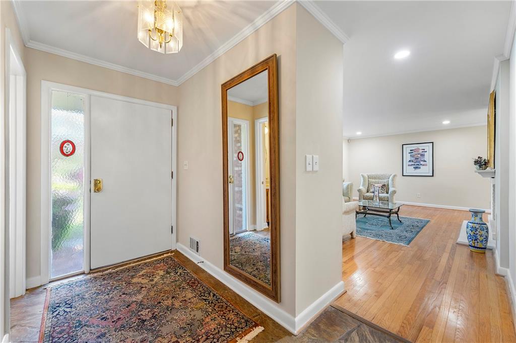 3325 N Embry Circle, Atlanta, Georgia image 5