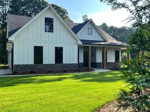 682 FERGUSON Place Dallas GA 30132