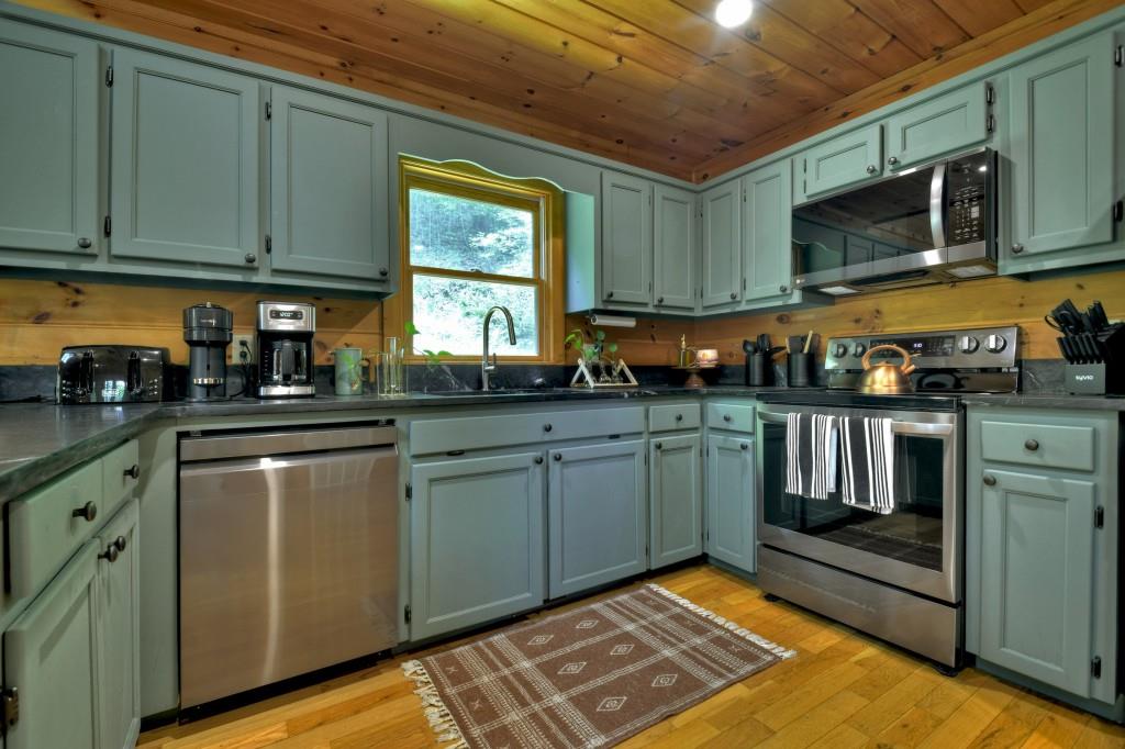 384 Mountain Highlands Court, Blue Ridge, Georgia image 9