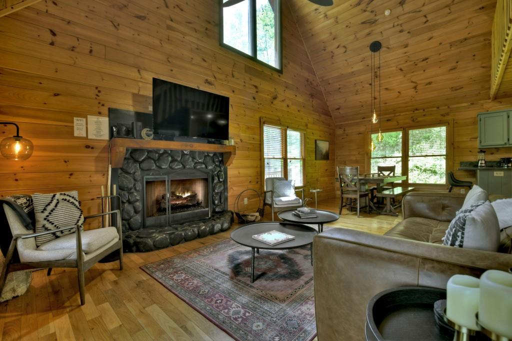 384 Mountain Highlands Court, Blue Ridge, Georgia image 3