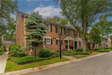 Condo For Sale - 6700 Roswell Road #17A<br/> Fulton County, Atlanta, GA 30328