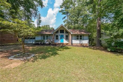 Homes For Sale - 820 Bridgewater Way<br/> Conyers, GA 30094