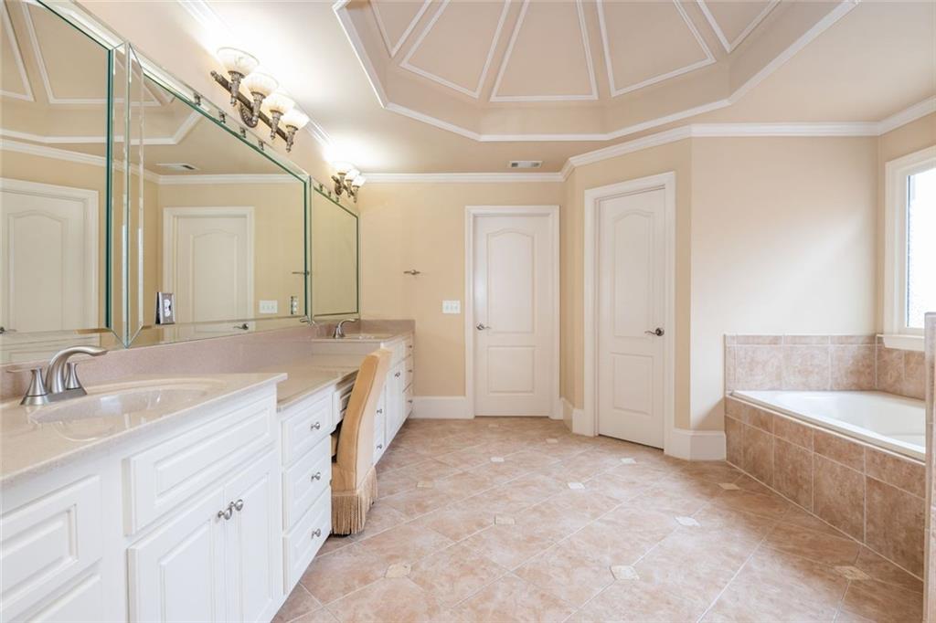 2688 Hidden Falls Drive, Buford, Georgia image 16