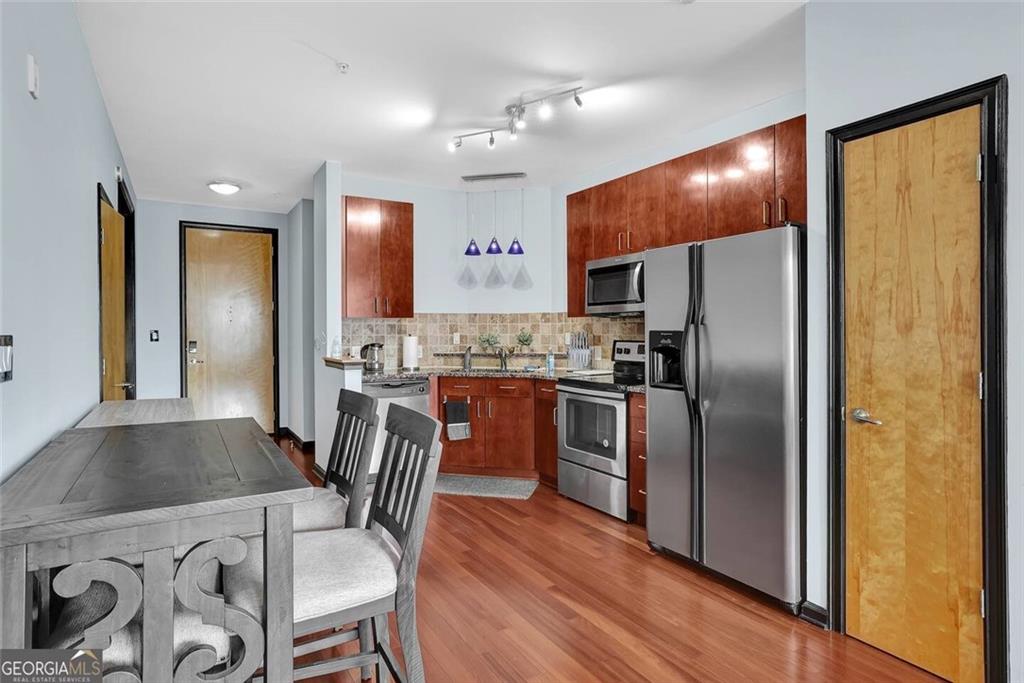 898 Oak Street SW 3204