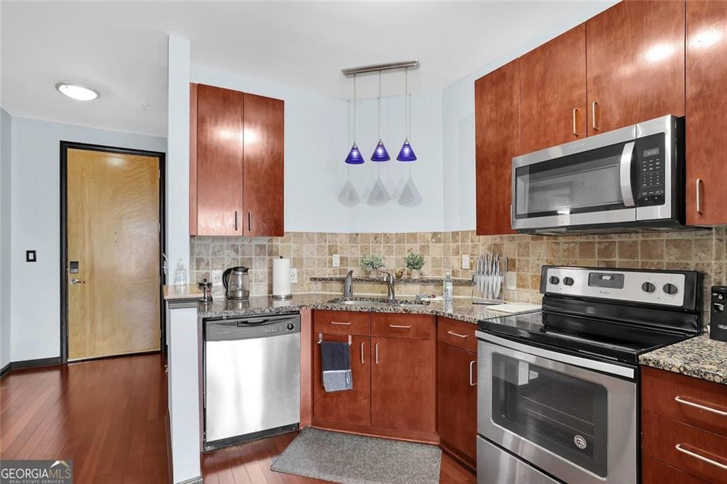 898 Oak Street SW 3204