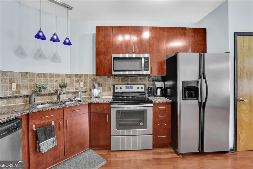 898 Oak Street SW 3204