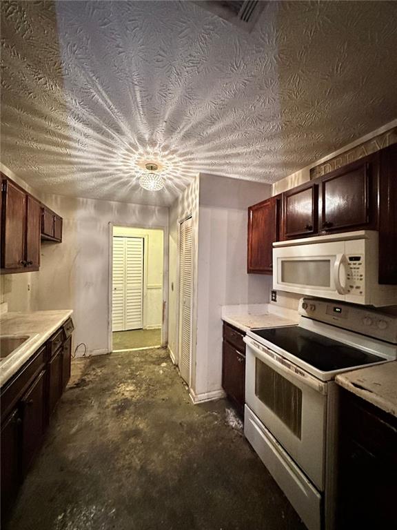 1001 LAKE POINTE Circle