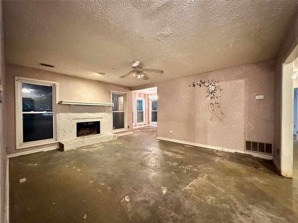 1001 LAKE POINTE Circle