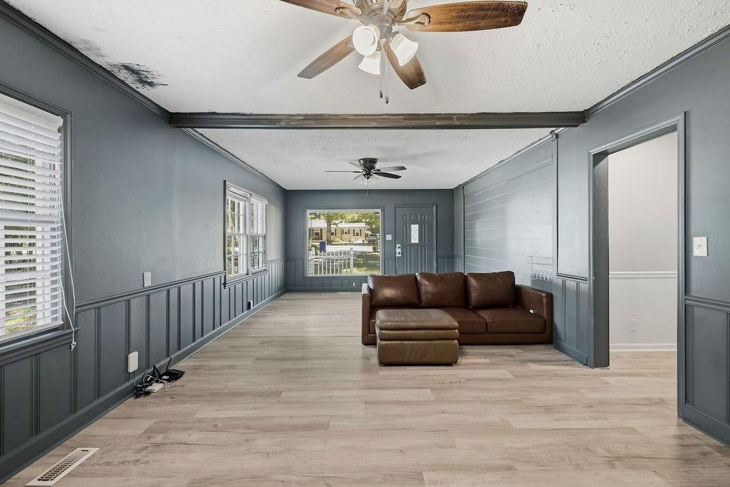 313 Glen Iris Drive