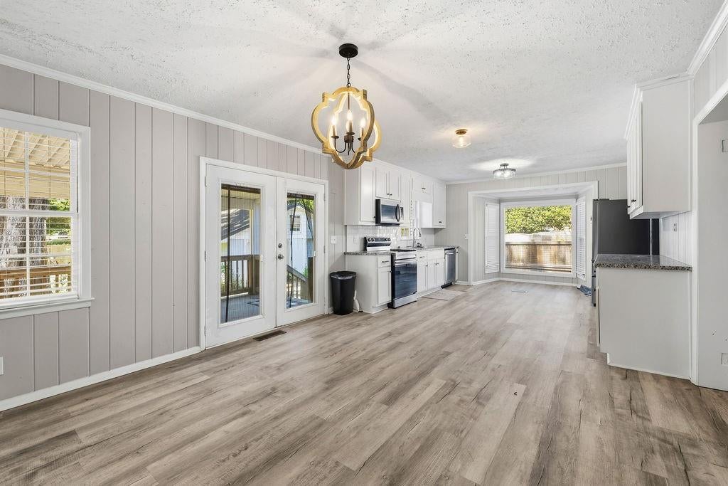 313 Glen Iris Drive