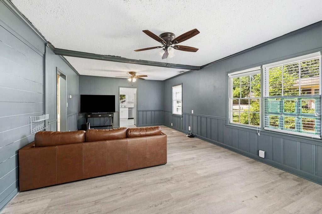 313 Glen Iris Drive