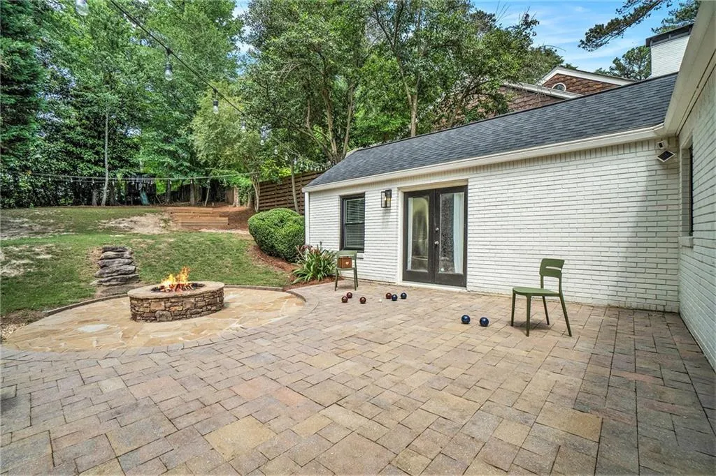 Atlanta, Georgia 30324, United States, 4 Bedrooms Bedrooms, ,2 BathroomsBathrooms,Residential,Active,126518