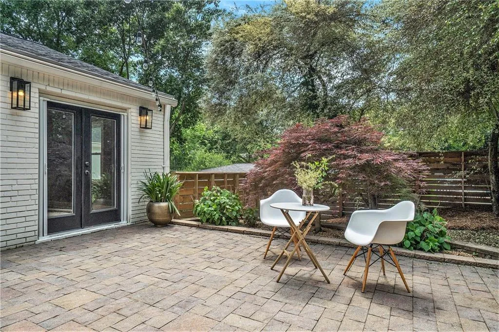 Atlanta, Georgia 30324, United States, 4 Bedrooms Bedrooms, ,2 BathroomsBathrooms,Residential,Active,126518