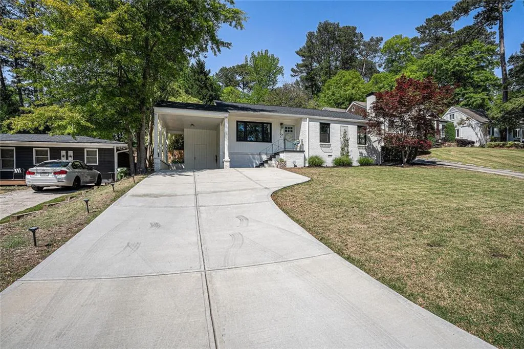 Atlanta, Georgia 30324, United States, 4 Bedrooms Bedrooms, ,2 BathroomsBathrooms,Residential,Active,126518