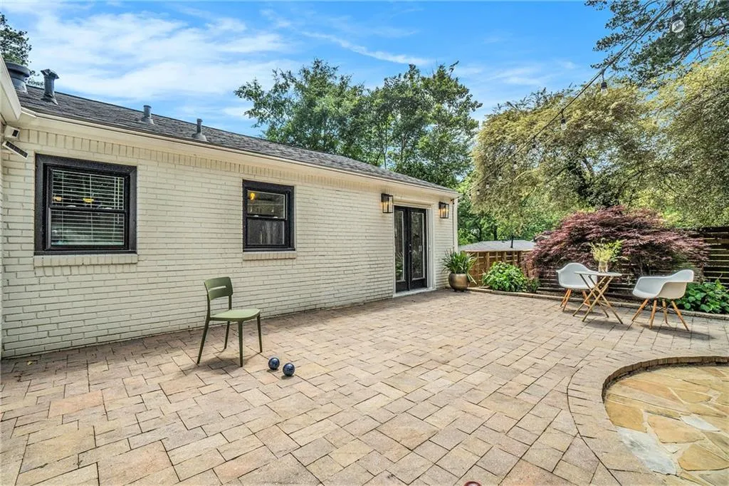 Atlanta, Georgia 30324, United States, 4 Bedrooms Bedrooms, ,2 BathroomsBathrooms,Residential,Active,126518