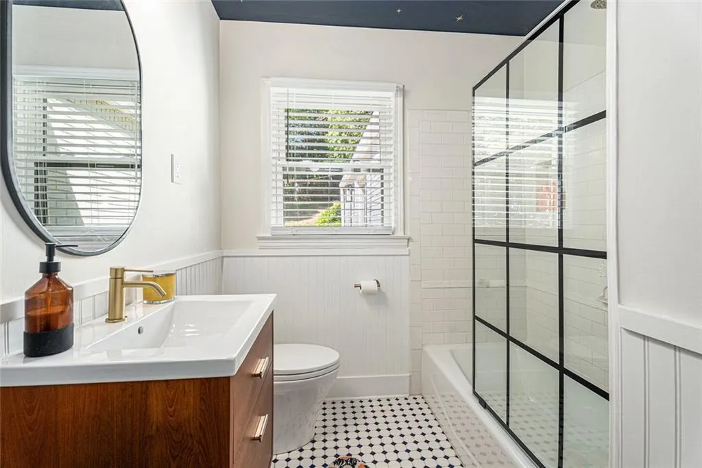 Atlanta, Georgia 30324, United States, 4 Bedrooms Bedrooms, ,2 BathroomsBathrooms,Residential,Active,126518