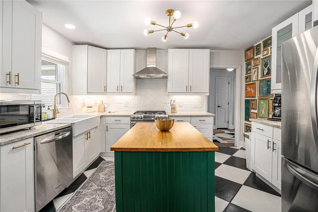 Atlanta, Georgia 30324, United States, 4 Bedrooms Bedrooms, ,2 BathroomsBathrooms,Residential,Active,126518