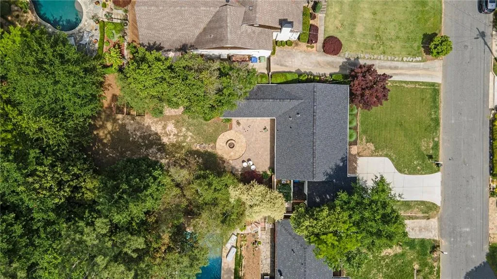 Atlanta, Georgia 30324, United States, 4 Bedrooms Bedrooms, ,2 BathroomsBathrooms,Residential,Active,126518